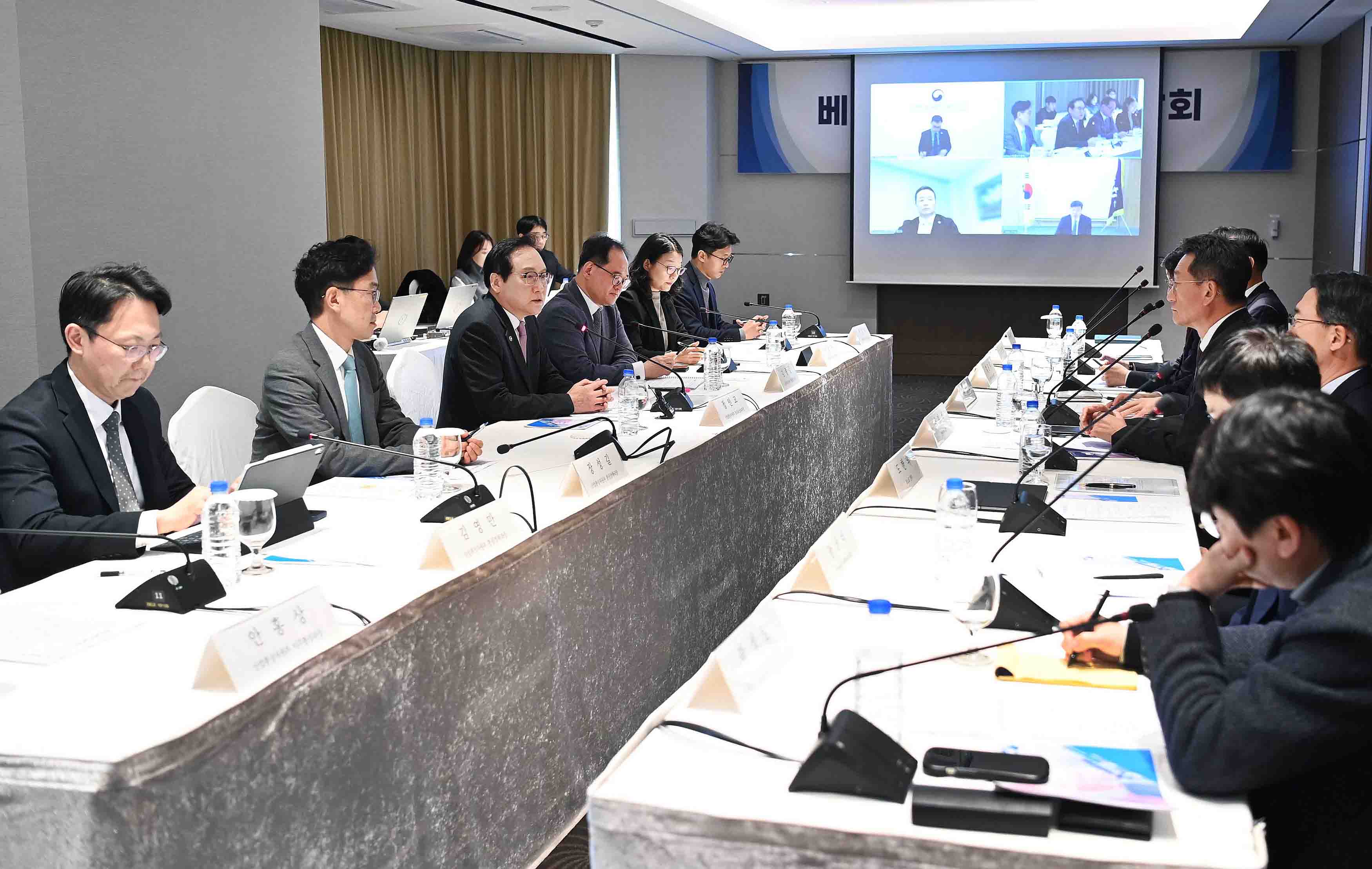 Trade Minister chairs conference assessing trade landscape for firms in Vietnam