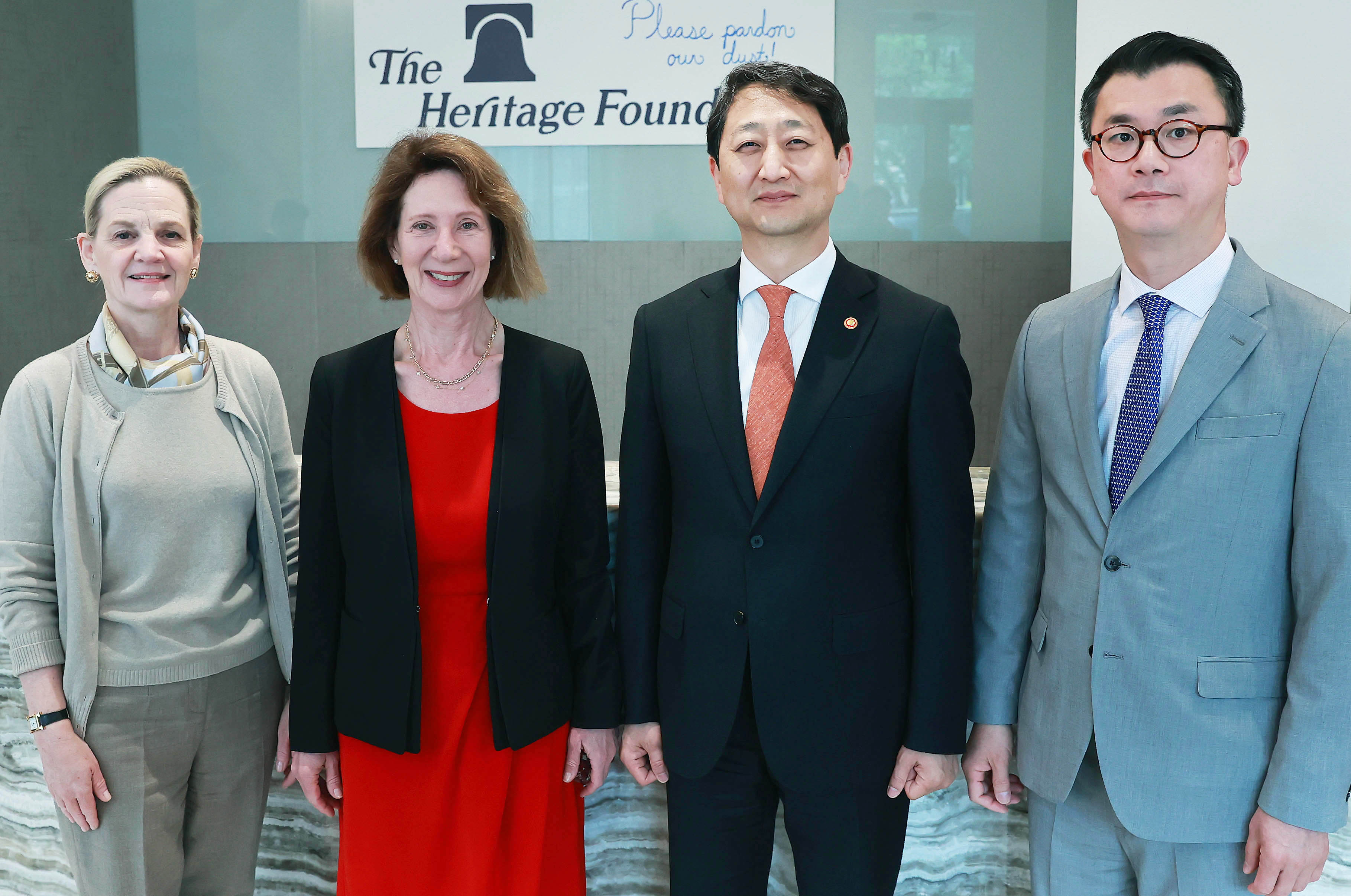 Minister Ahn visits Heritage Foundation