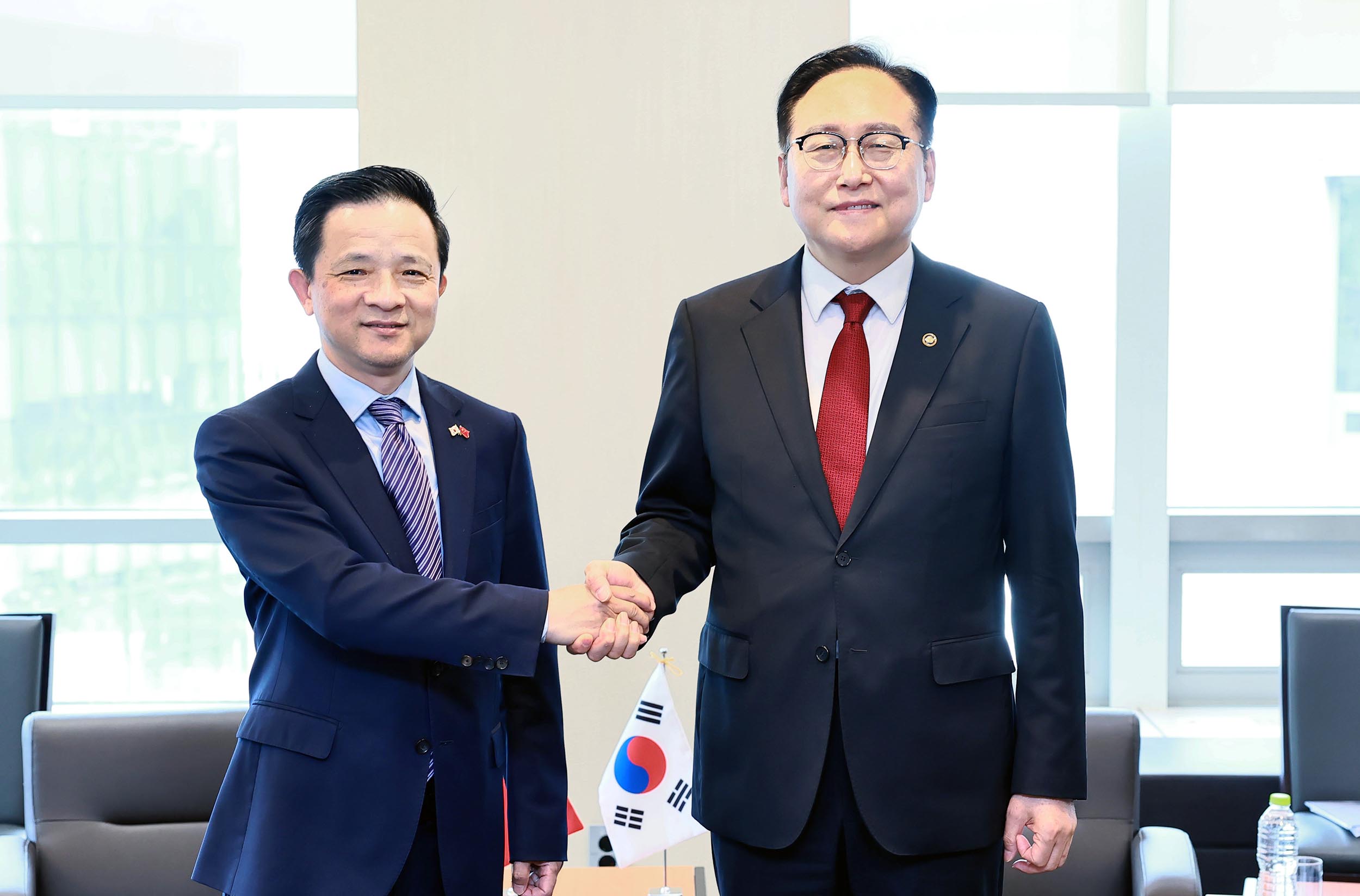 Trade Minister meets China’s Ambassador to Korea