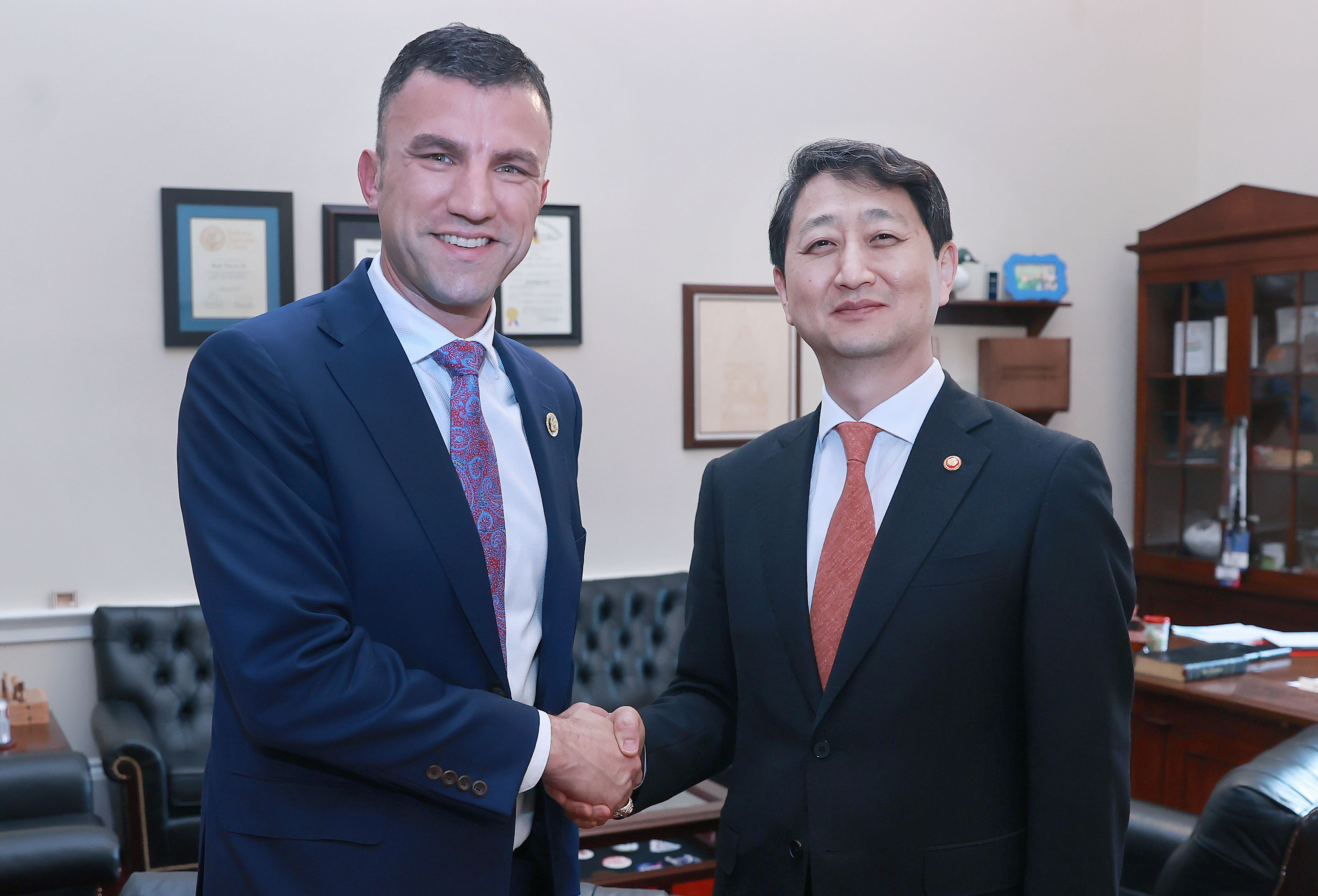 Minister Ahn meets U.S. Representative Rudy Yakym 