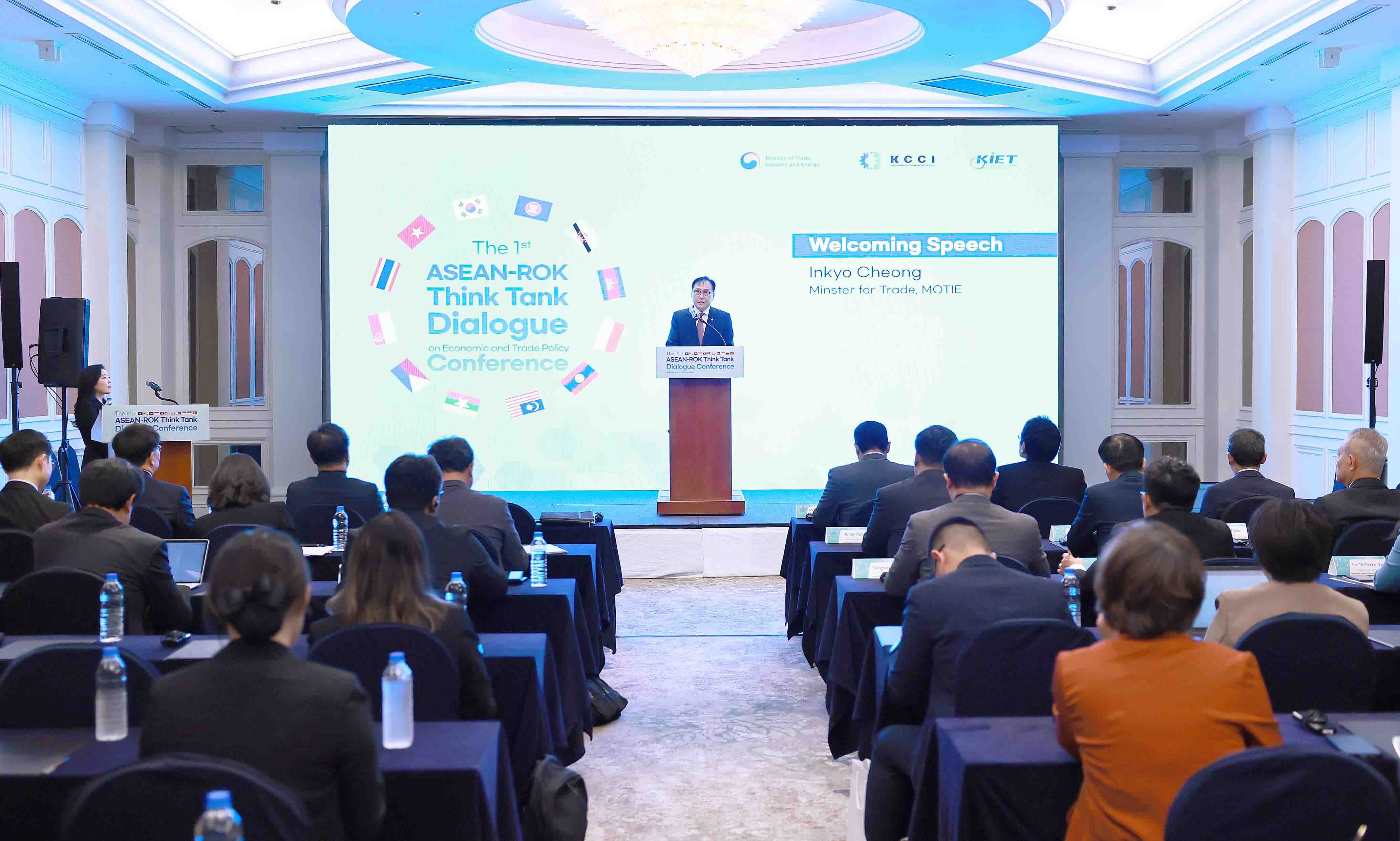 Trade Minister attends 1st ASEAN-ROK Think-tank Dialogue on Economic and Trade Policy  