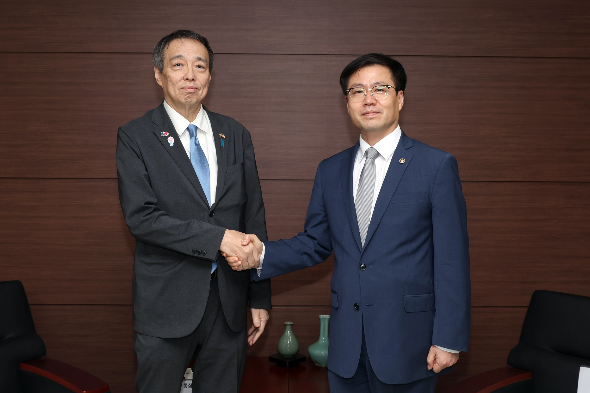 Trade Minister Meets Japanese Ambassador to Korea