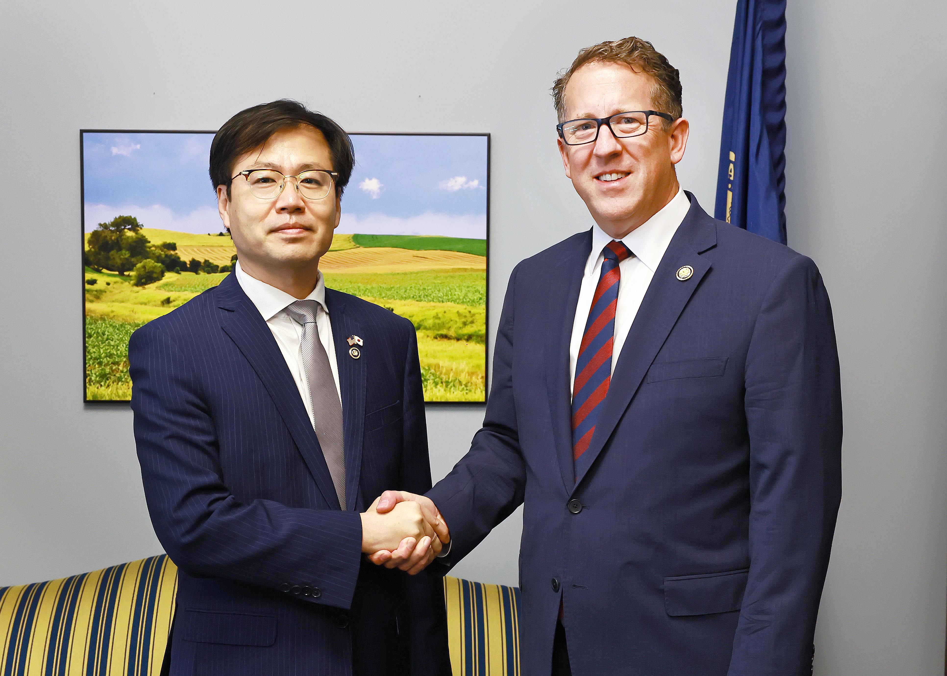 Trade Minister meets U.S. Representative Adrian Smith