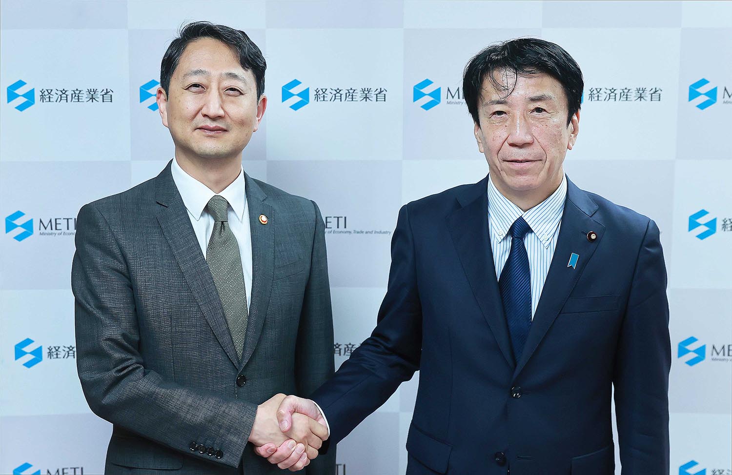 Minister Ahn meets Japan's METI Minister_1