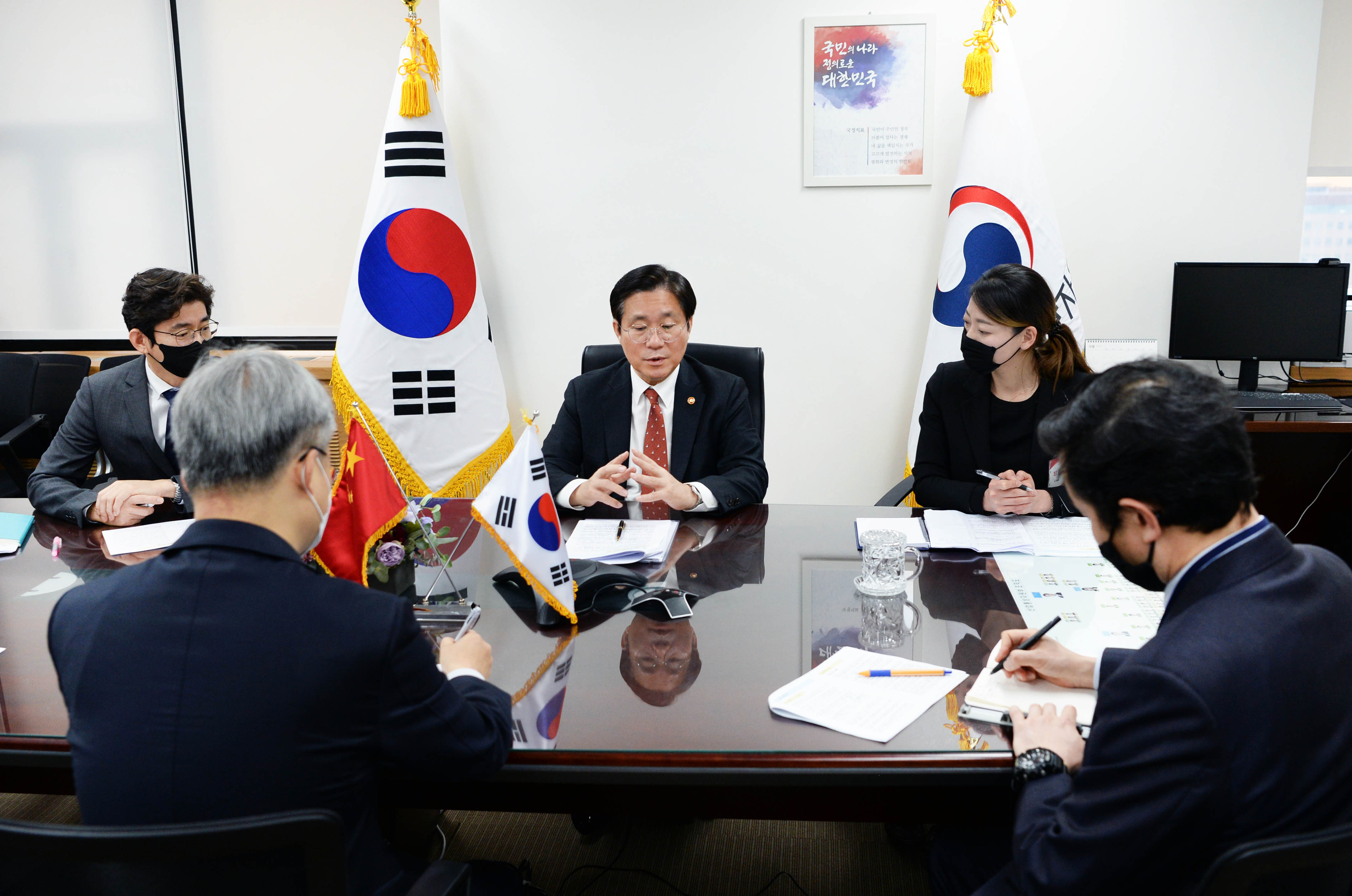 (20.04.17)한-중국 상무장관 유선회의04.jpg 1