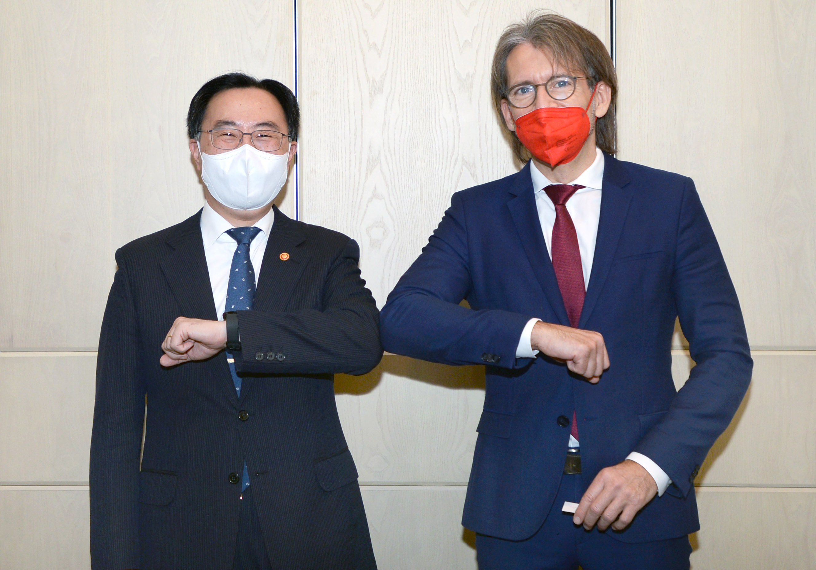 Minister Moon meets Sartorius CEO to discuss investment in biopharmaceutical raw materials Image 0