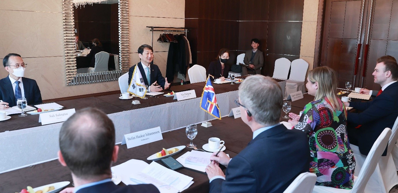 Korea and Iceland discuss trade and economic cooperation Image 1