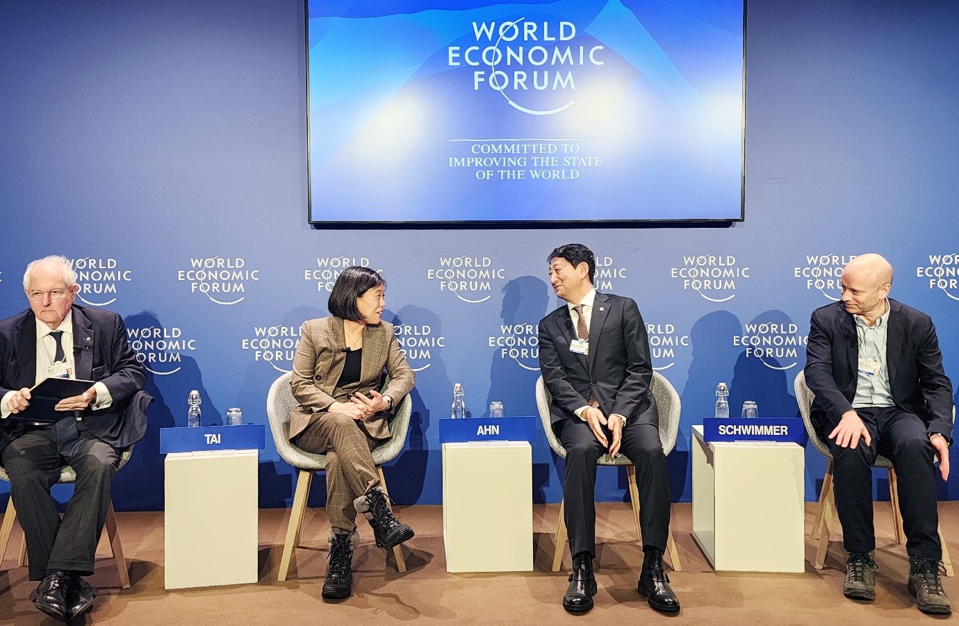 Trade Minister attends trade ministerial sessions at Davos Image 0