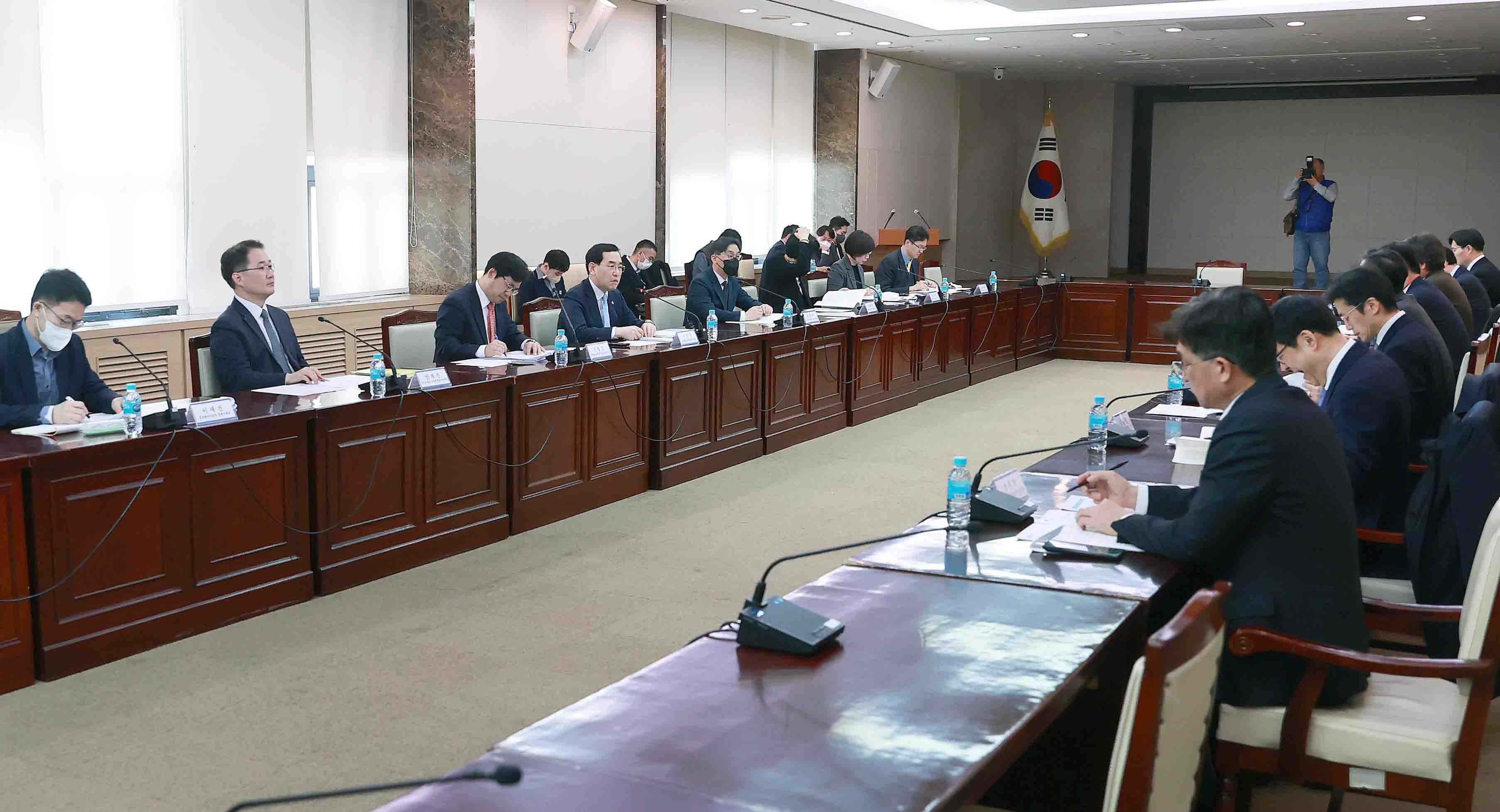 Minister holds Pan-Ministerial Energy Efficiency Innovation Consultative Meeting