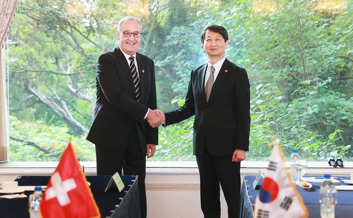 Korea and Switzerland discuss cooperation in bio and trade