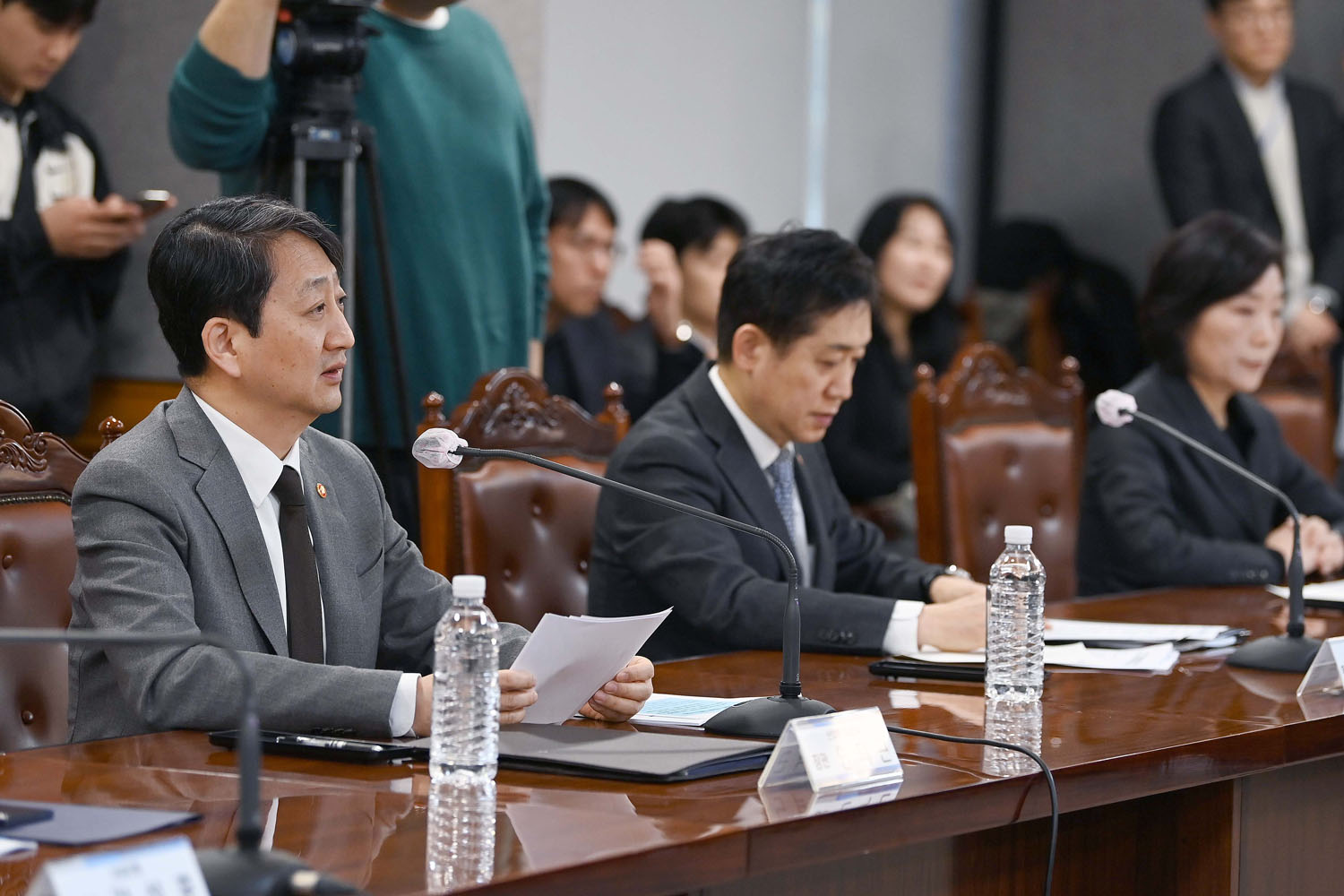 Minister Ahn attends conference on catered financing support for businesses