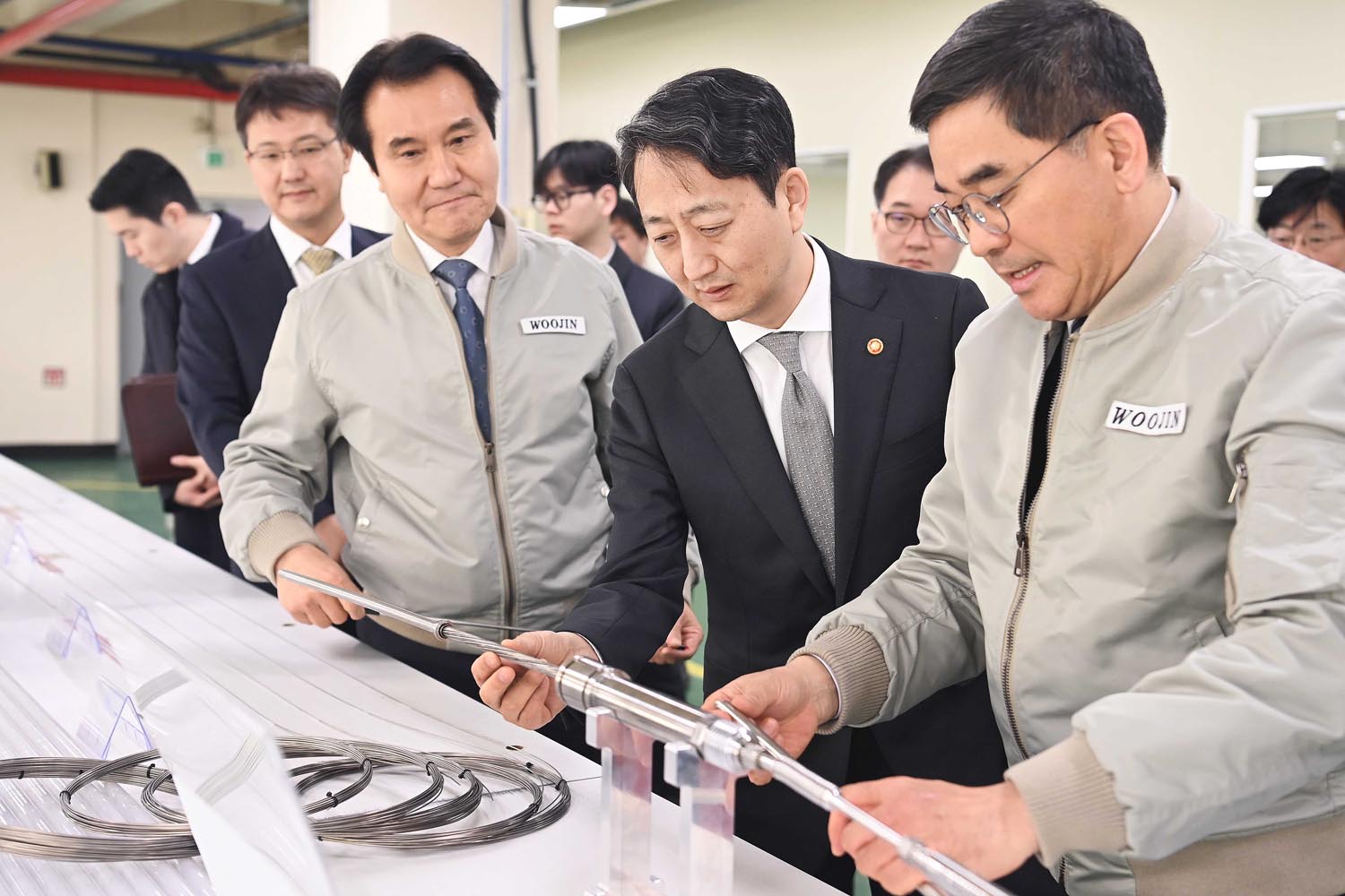 Minister Ahn visits nuclear incore instrument producer Woojin