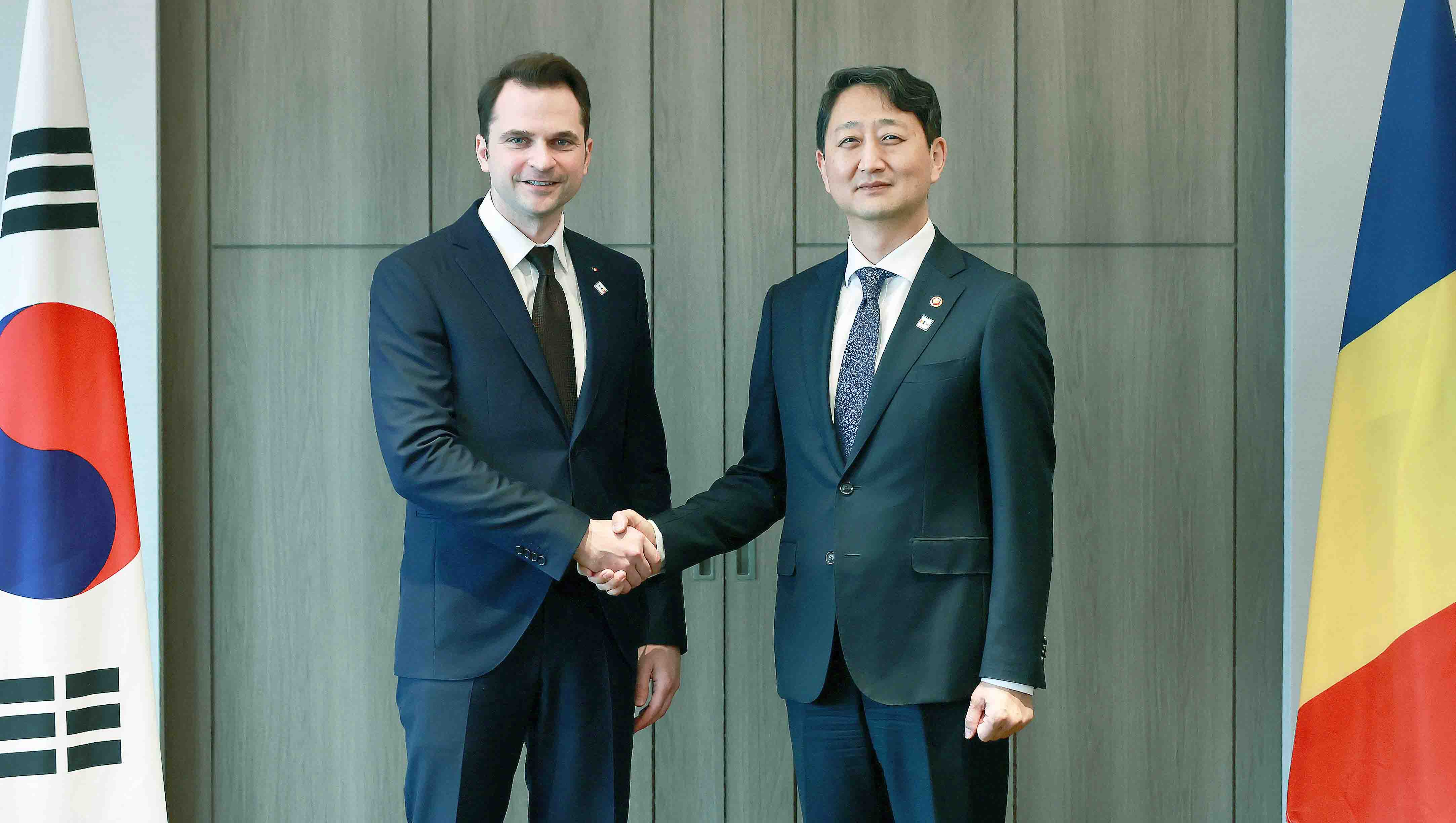 Minister Ahn meets Romania's energy minister