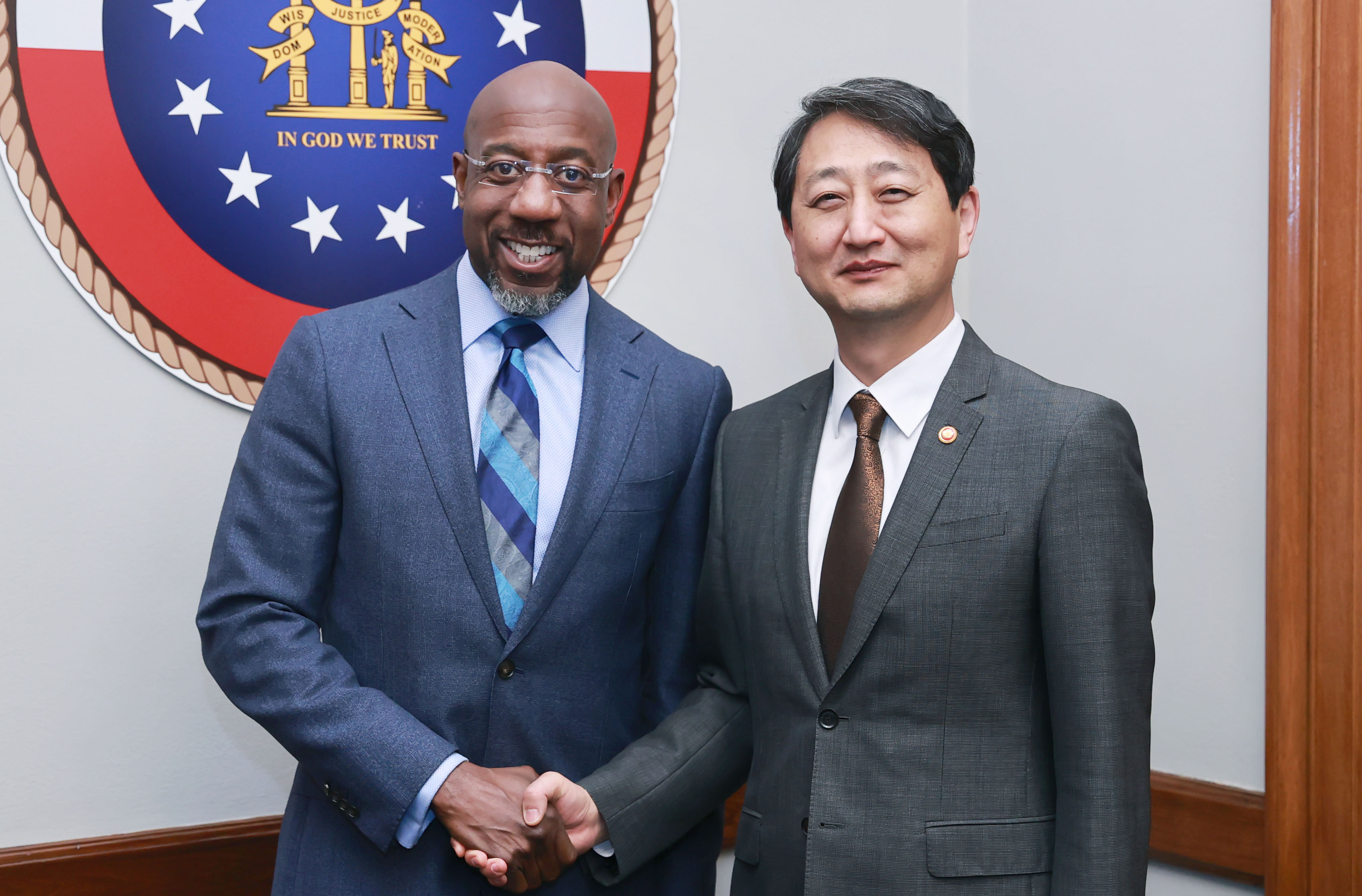 Minister Ahn meets U.S. Senator Raphael Warnock