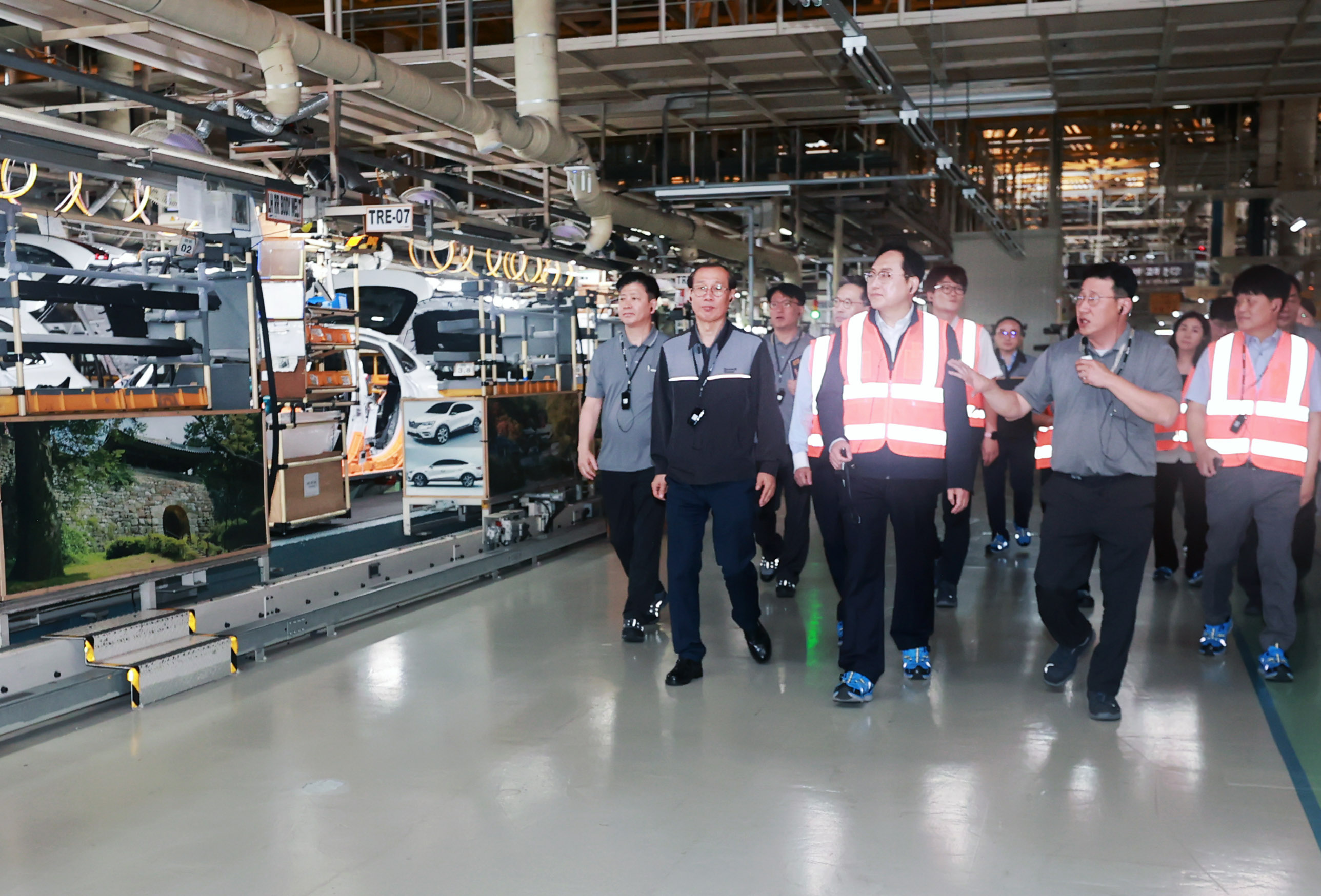 Trade Minister visits Renault Korea's Busan plant_1