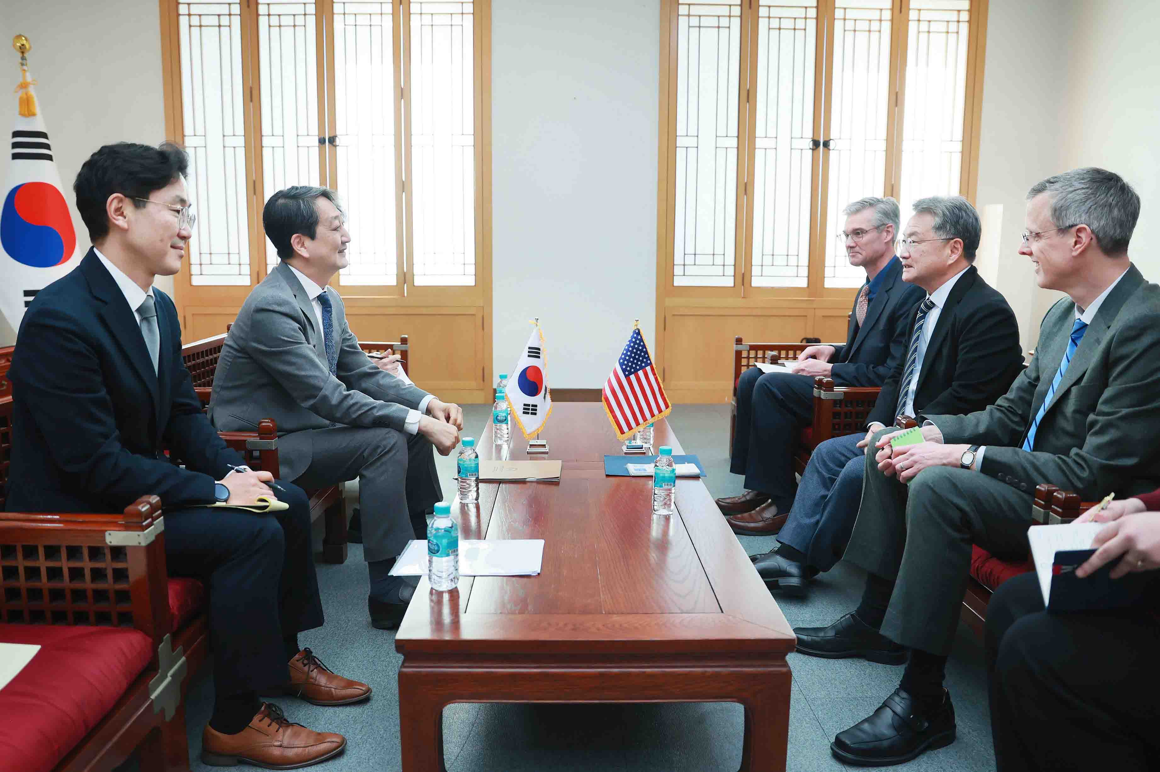 Minister Ahn meets U.S. Embassy Chargé d'Affaires ad interim_1