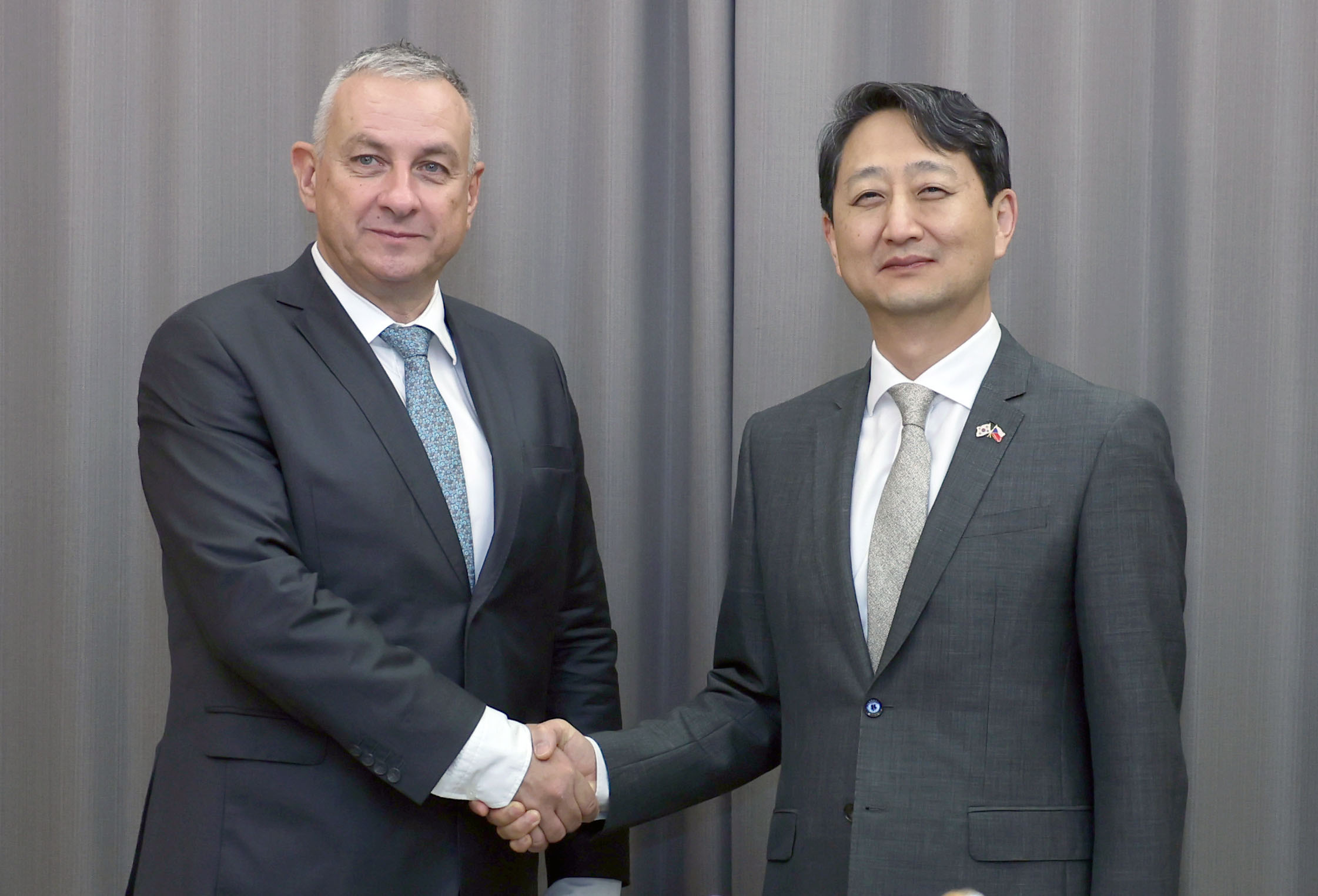 Minister Ahn holds talks with Czech Industry and Trade Minister_1