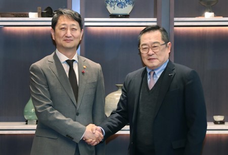 Minister Ahn visits KITA_1