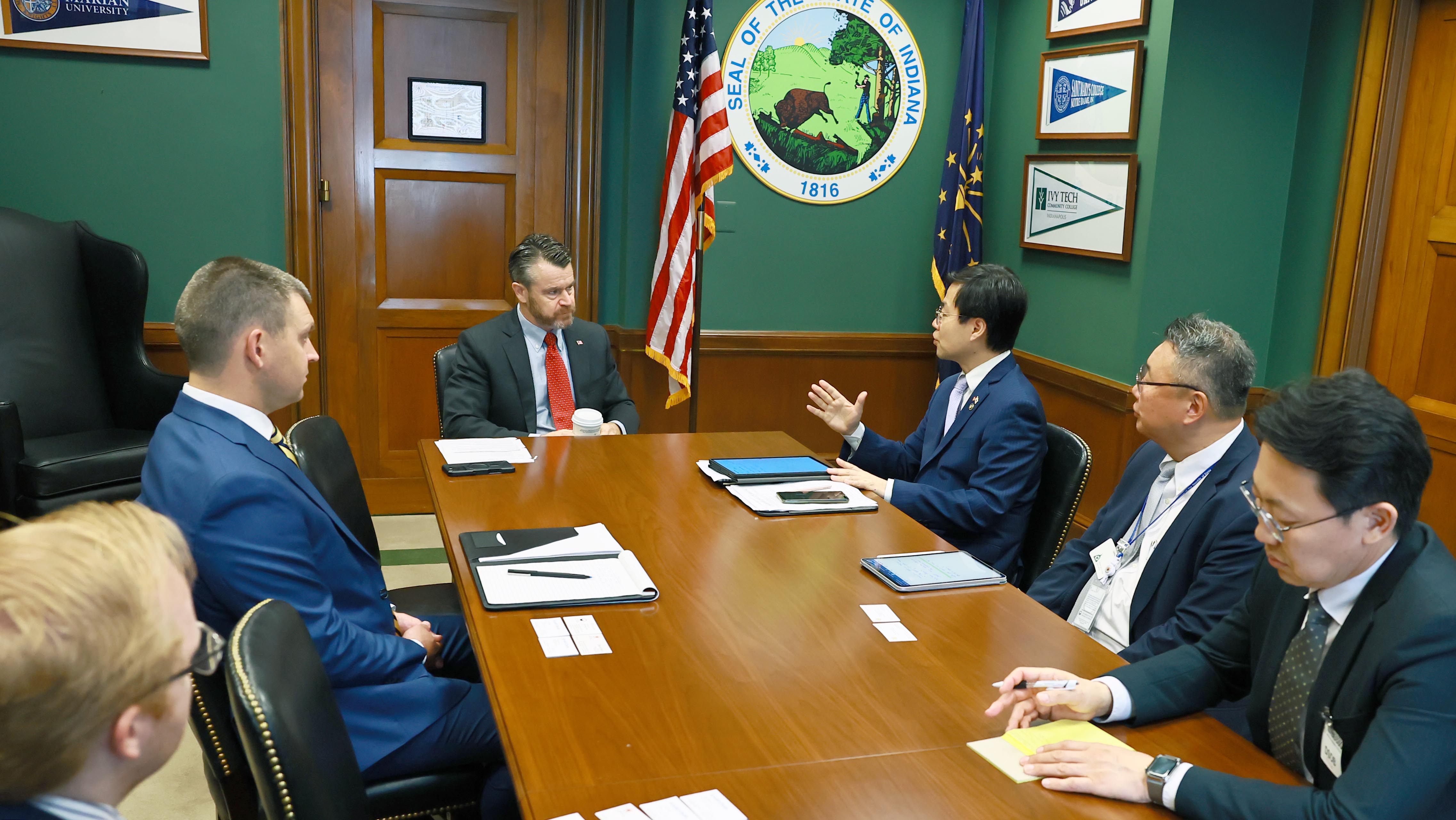 Trade Minister meets U.S. Senator Todd Young_1