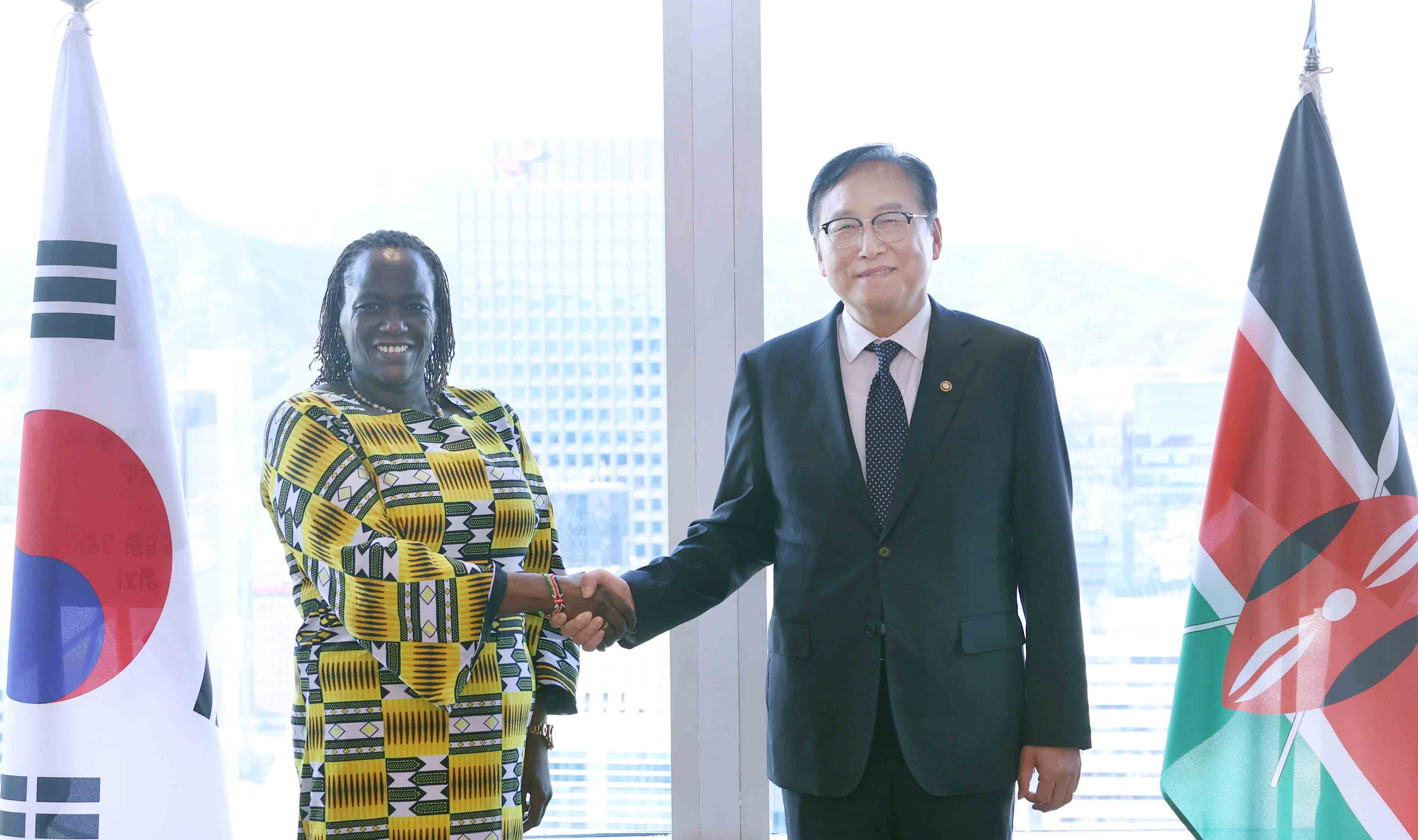 Trade Minister meets Kenya’s Ambassador to Korea_1
