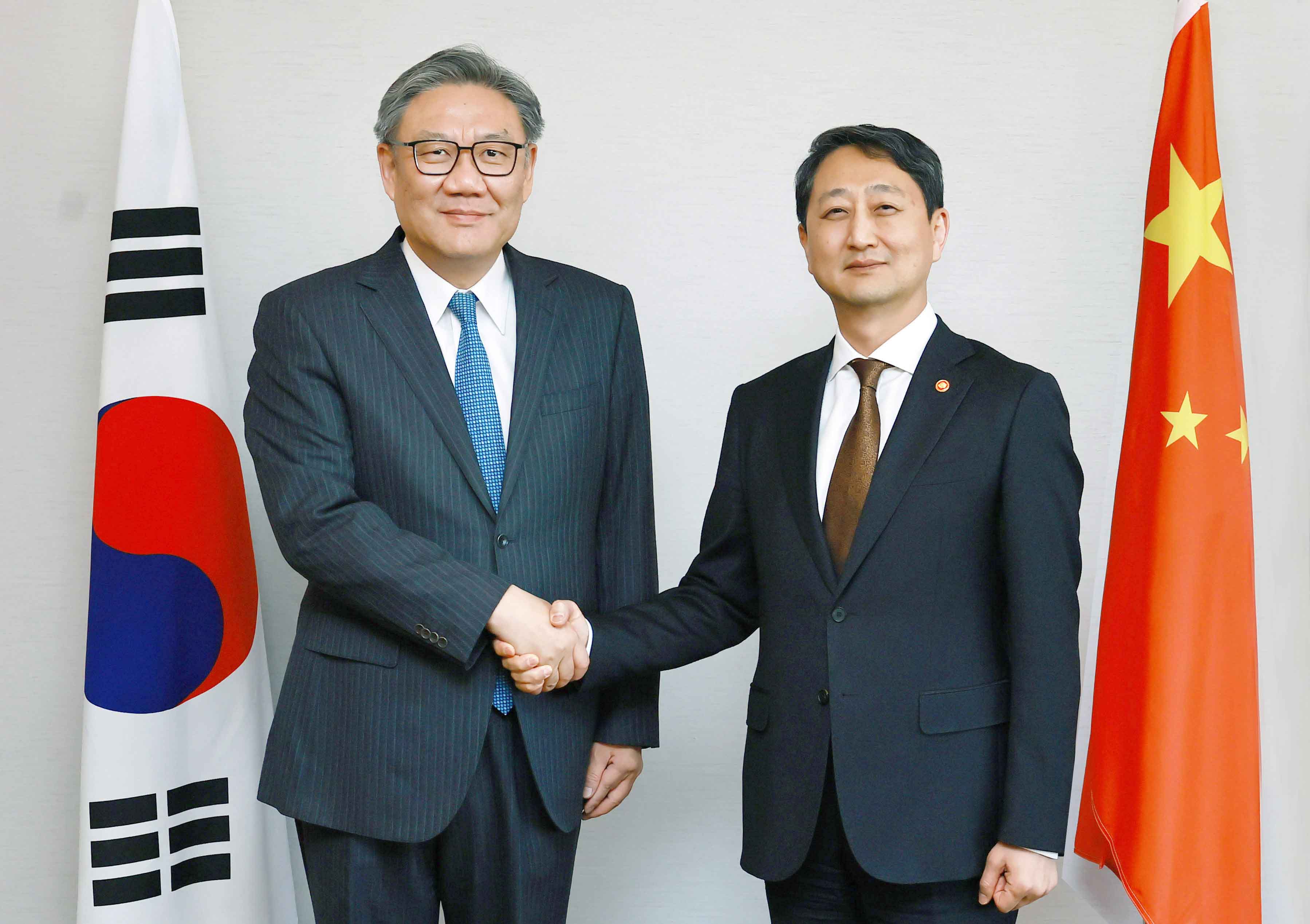 Minister Ahn meets China’s Minister of Commerce_1
