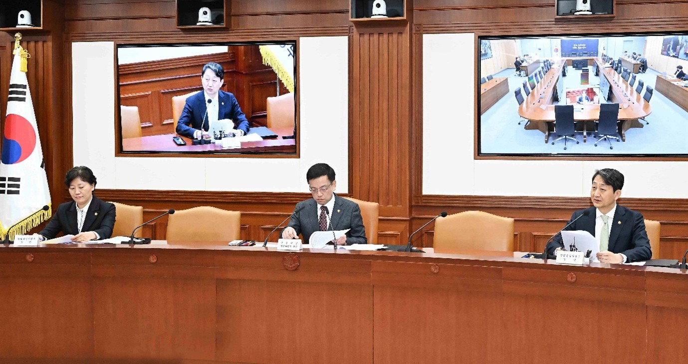 Minister Ahn attends Emergency Economy Ministerial Meeting _1