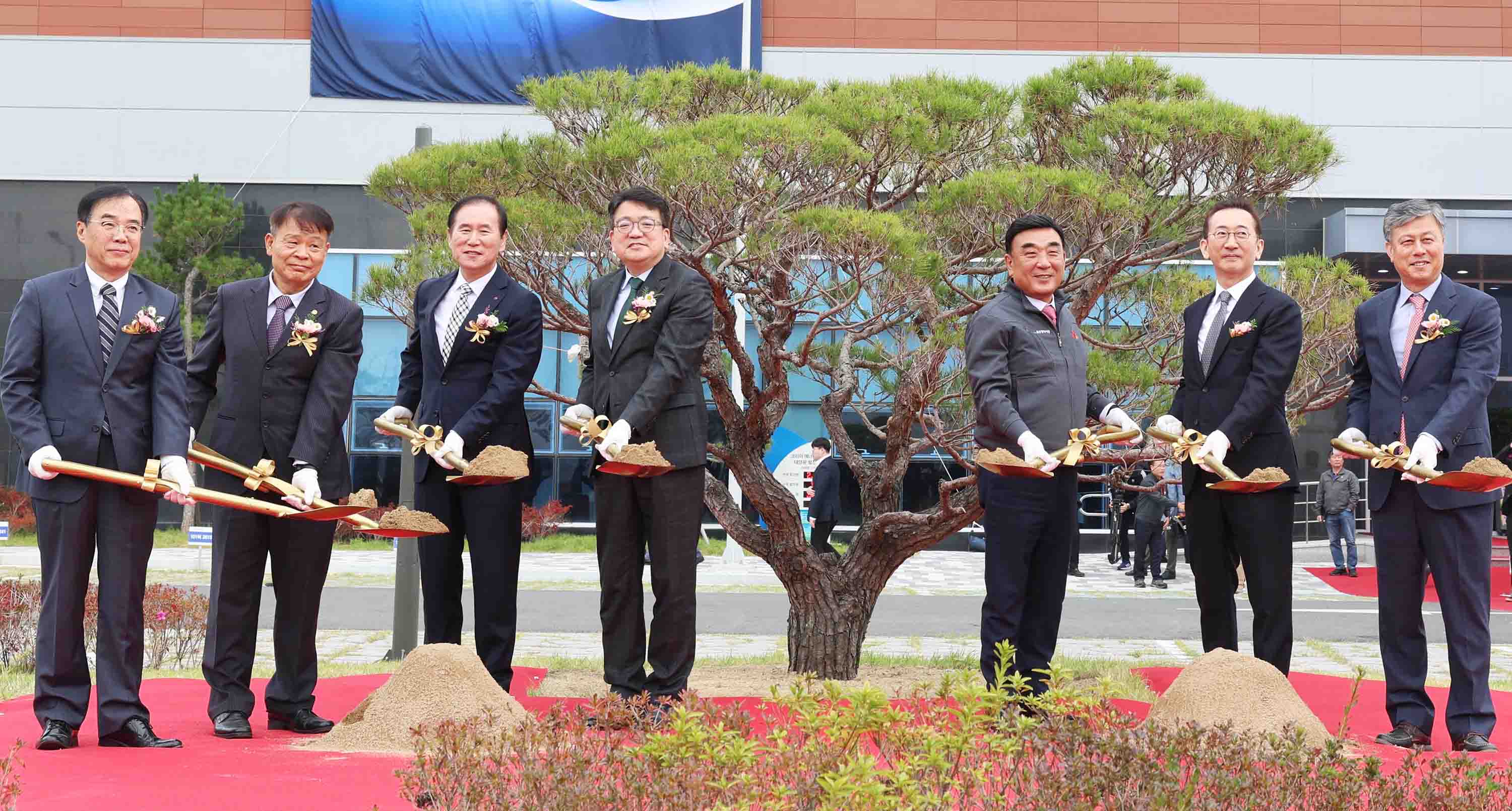 Vice Minister attends Korea Energy Terminal (KET) completion ceremony_1