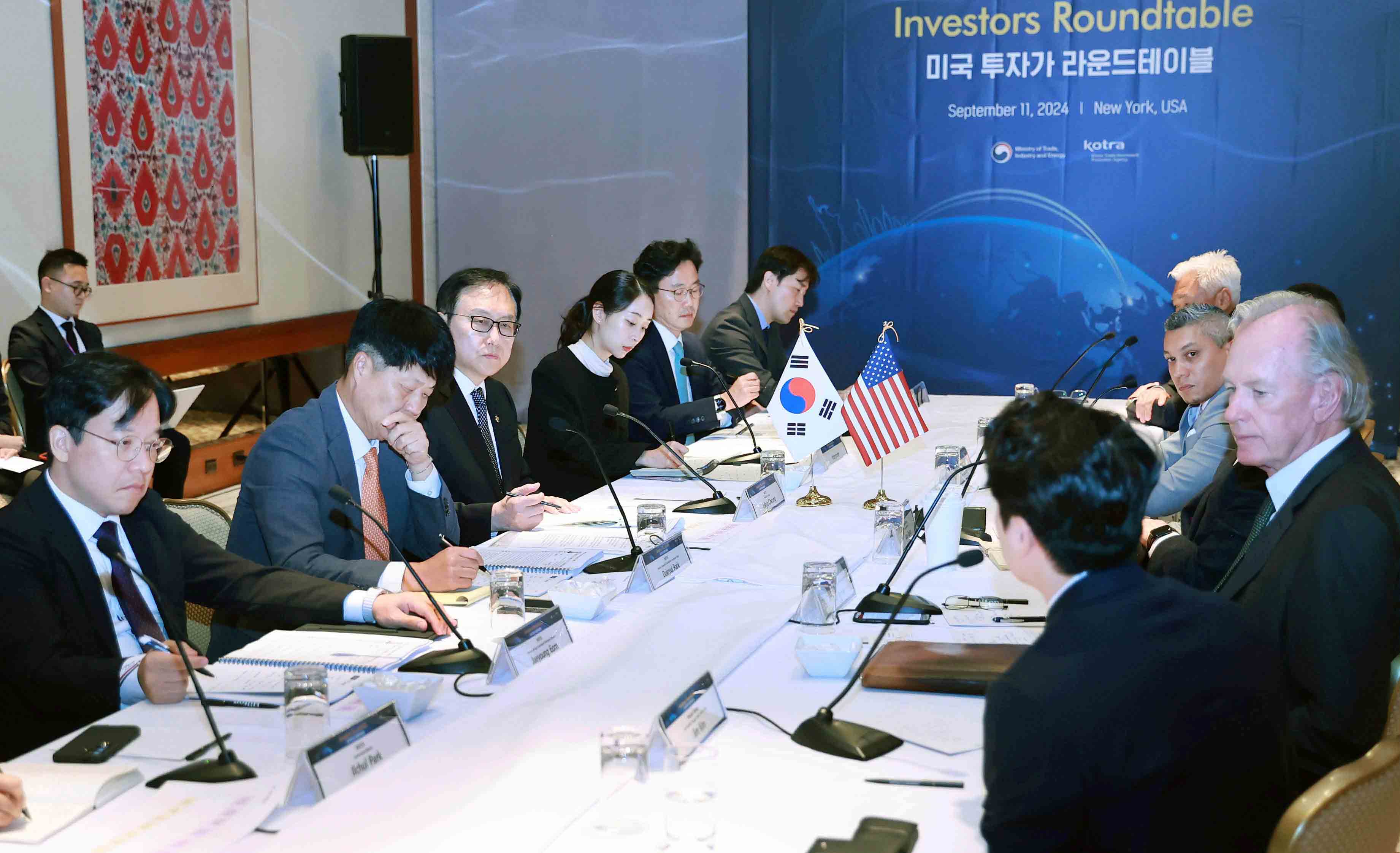 Trade Minister chairs Investors Roundtable in N.Y._1