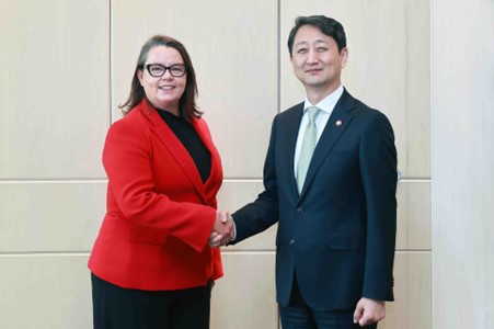 Minister Ahn meets with Australia's Minister for Resources and Northern Australia _1