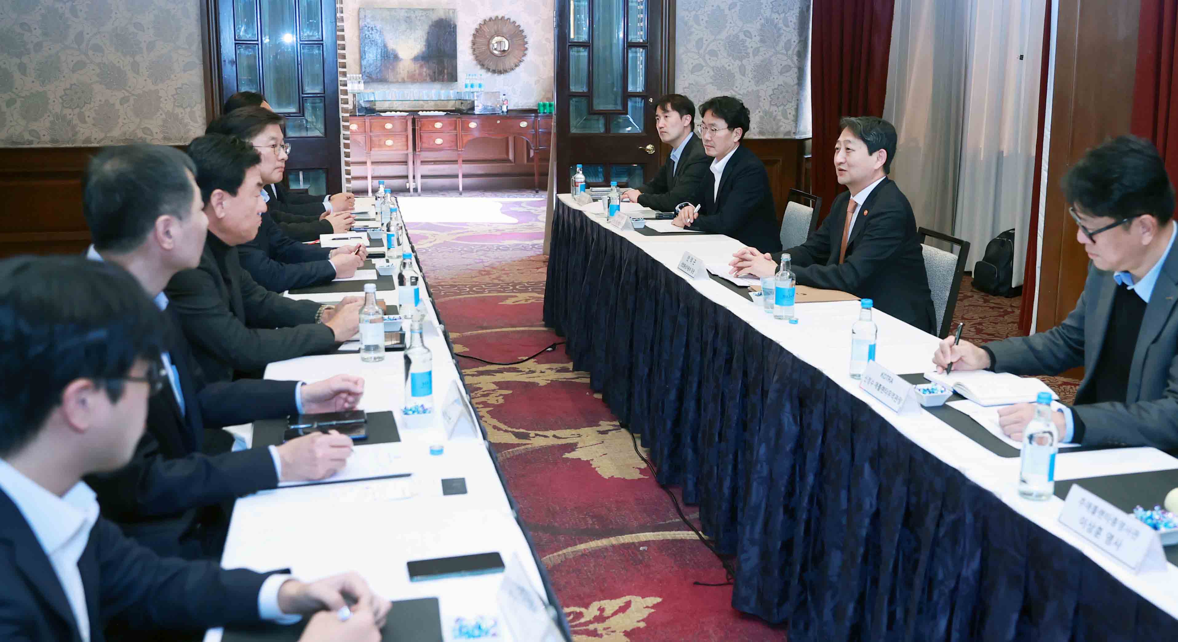 Minister Ahn chairs meeting with Korean businesses operating in Georgia, U.S._1