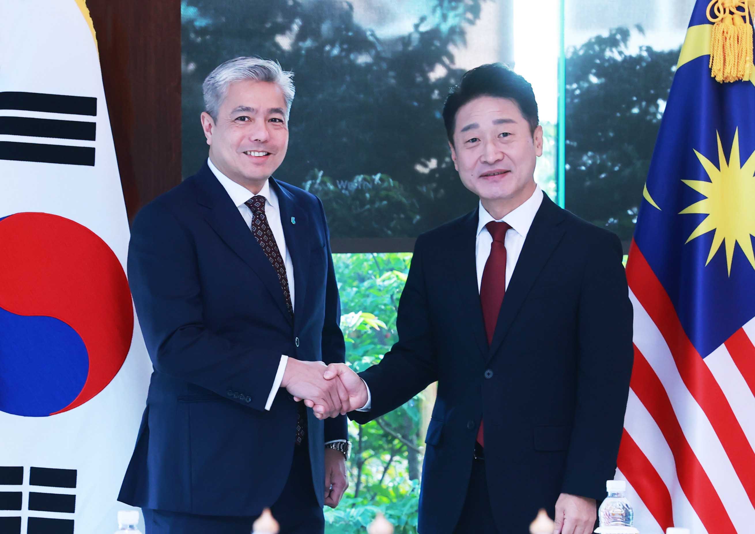 Energy Policy Dep. Minister meets Petronas’ Gas and Maritime Business CEO_1