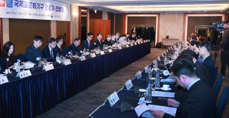 Minister Ahn chairs conference with international standards experts_1
