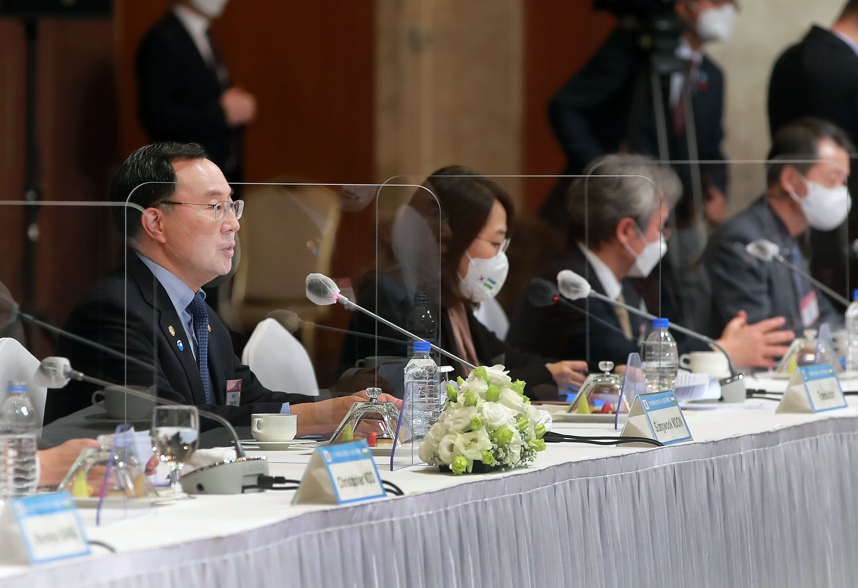 Korea, Uzbekistan promise stronger cooperation in trade, rare metals, and EVs