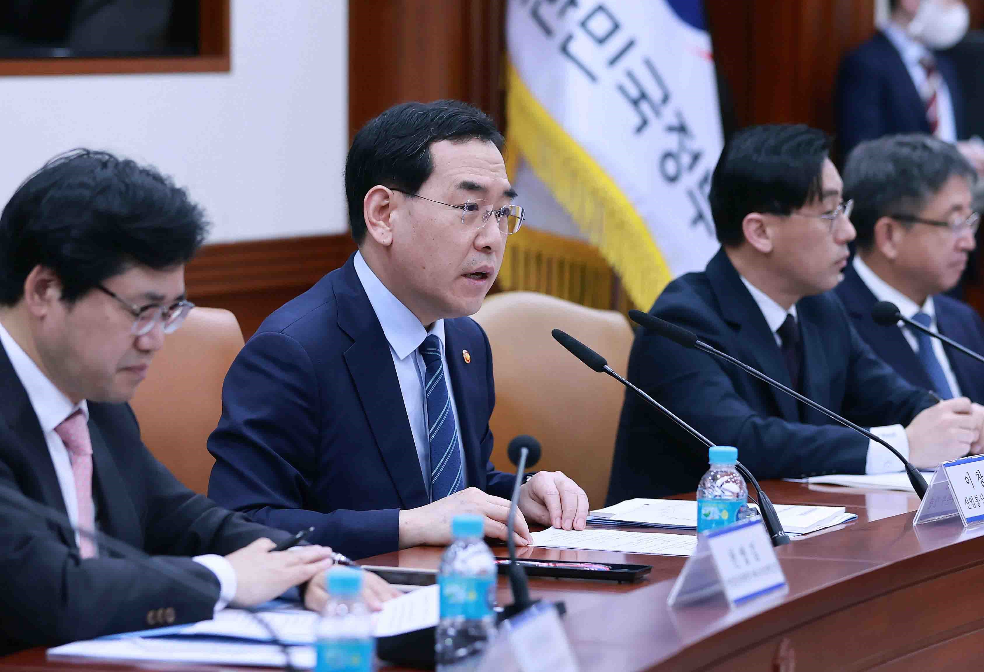 Minister Lee chairs central-regional energy efficiency innovation consultation session