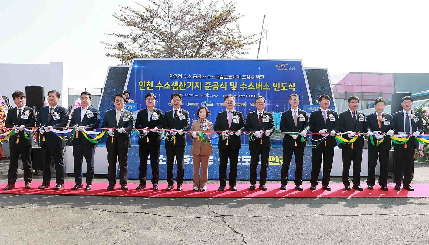 2nd Vice Minister attends hydrogen bus handover & production base completion ceremony