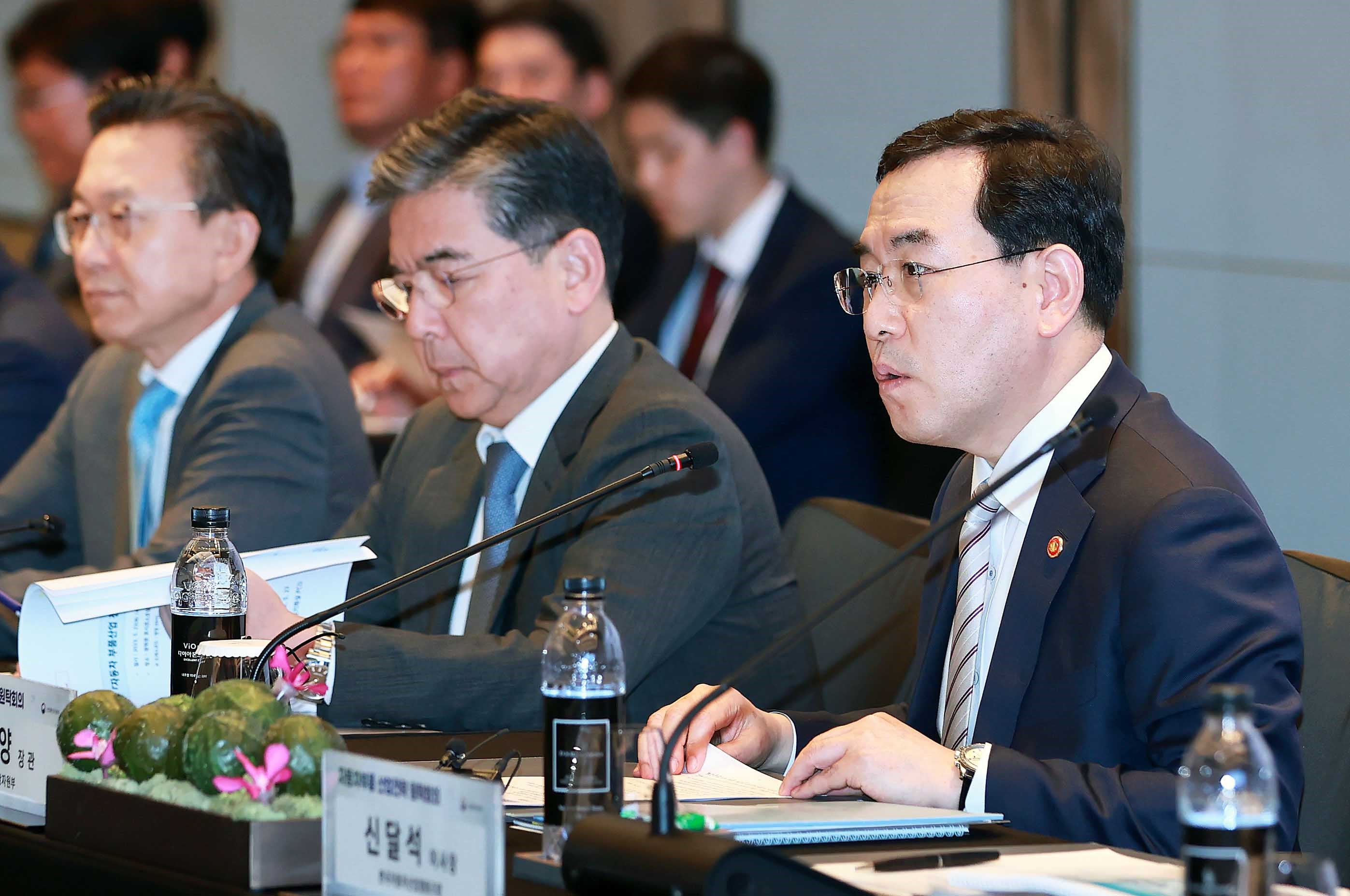 MOTIE holds Automobile Parts Industry Strategy Roundtable Image 0