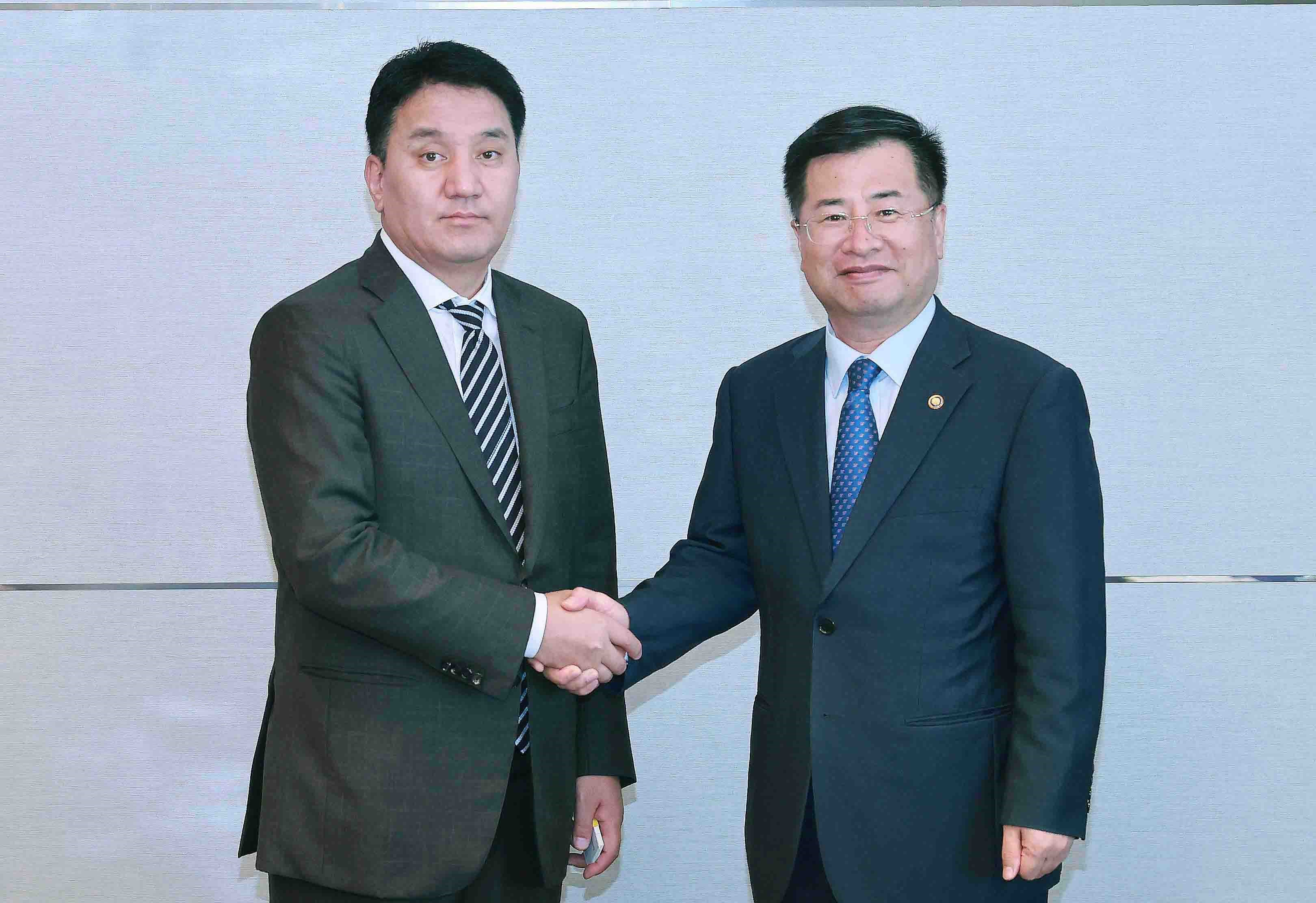 Korea and Mongolia discuss measures to strengthen rare metals cooperation Image 0